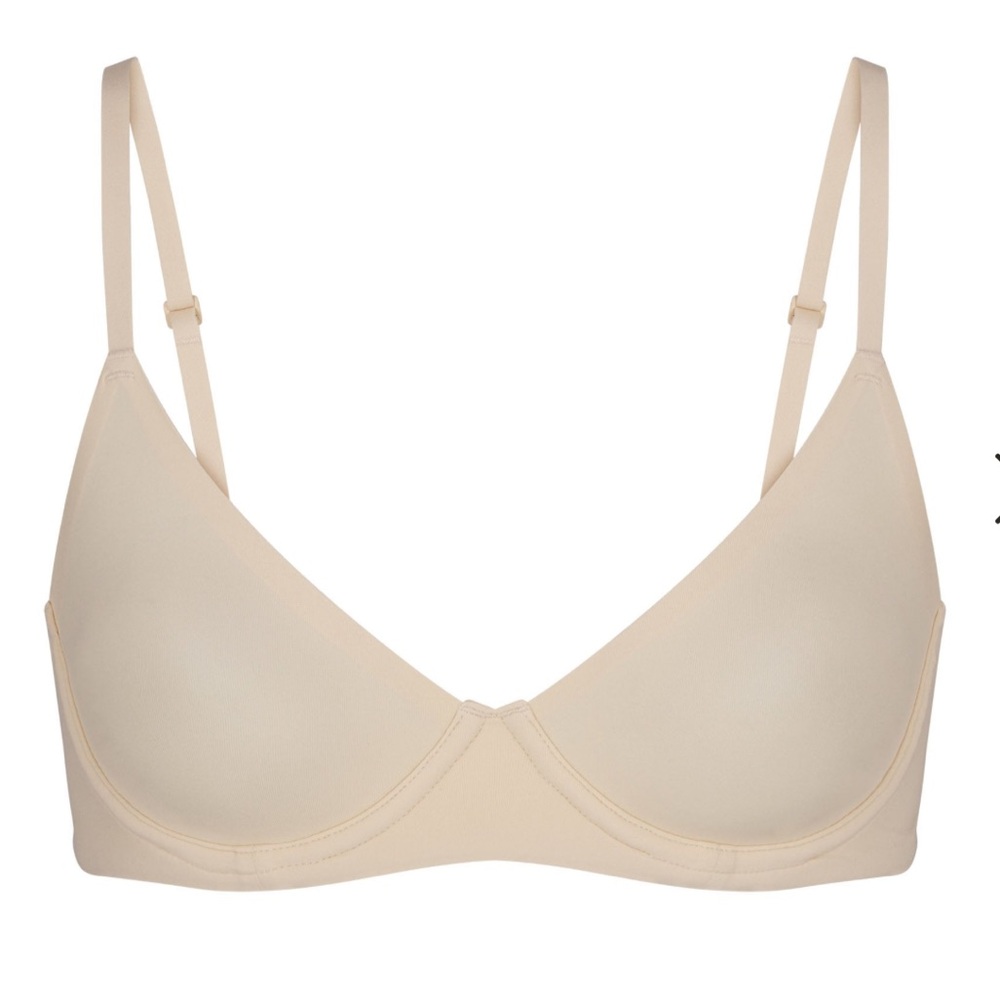 NWT SKIMS Fits Everybody Tshirt Demi Bra
SAND 36DD